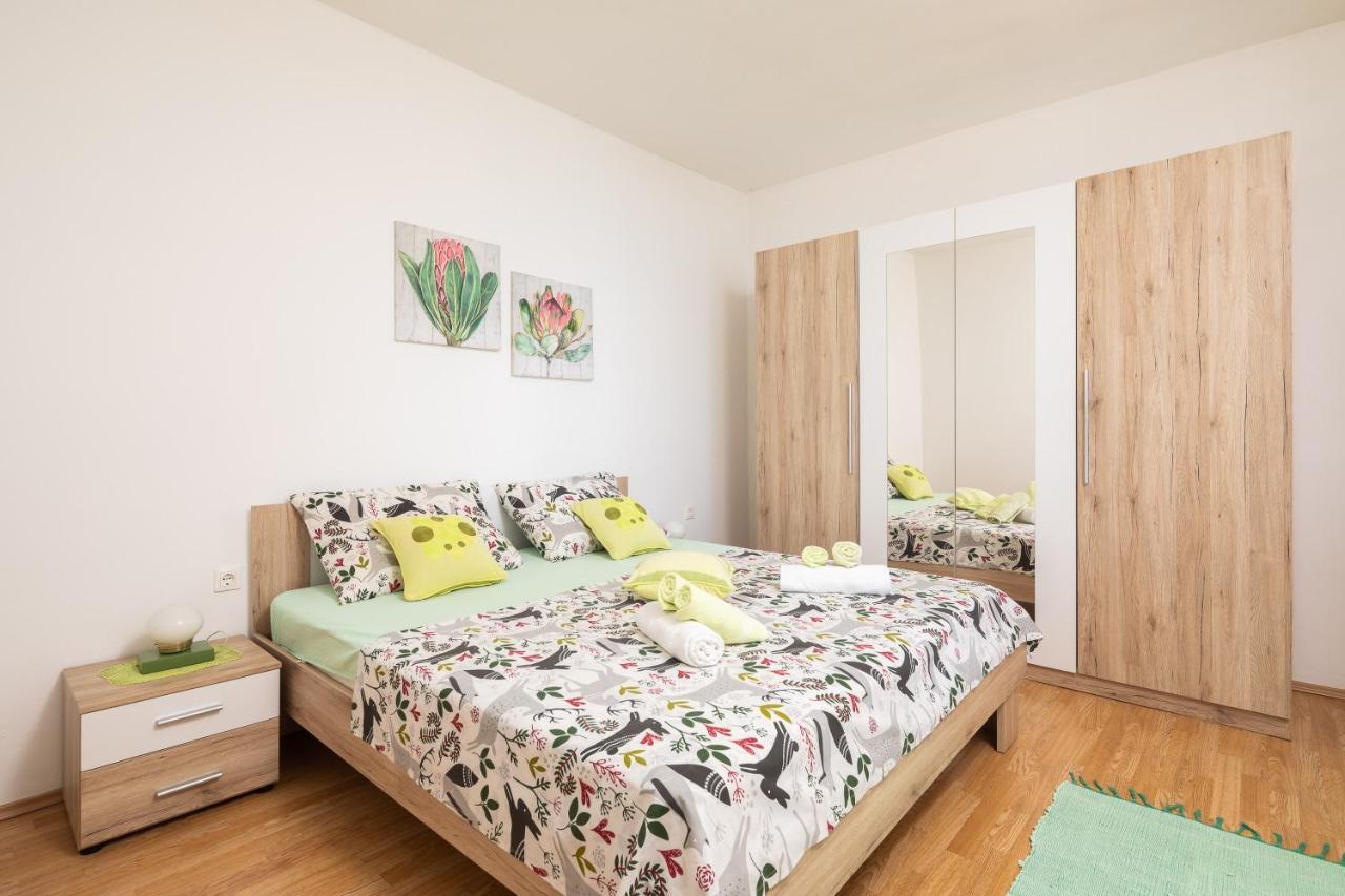 Sky Way Apartments Дуги Рат Екстериор снимка