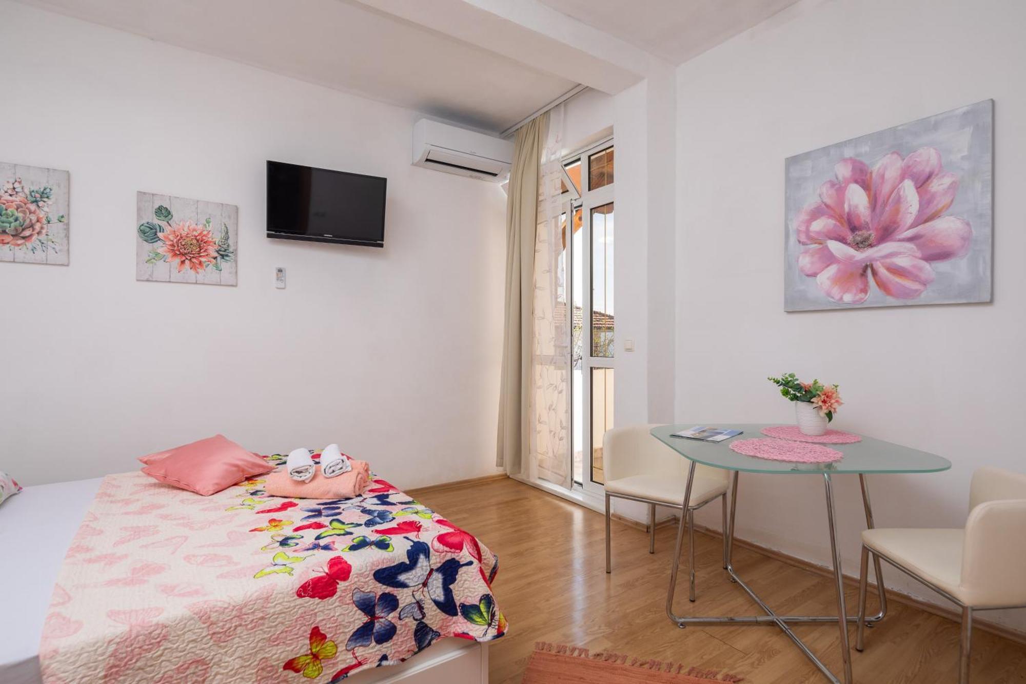 Sky Way Apartments Дуги Рат Екстериор снимка