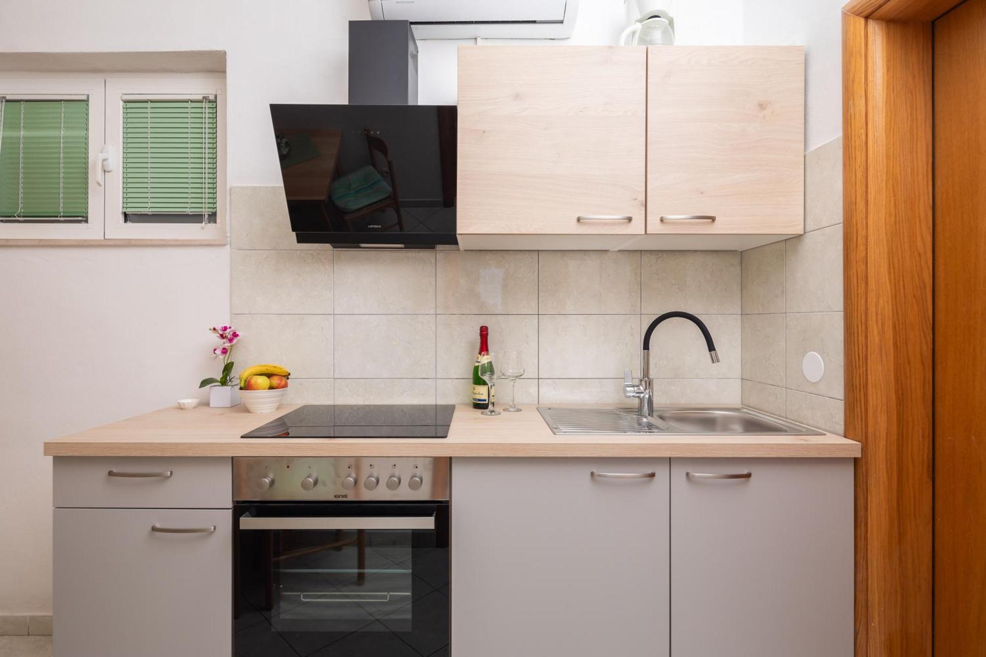 Sky Way Apartments Дуги Рат Екстериор снимка