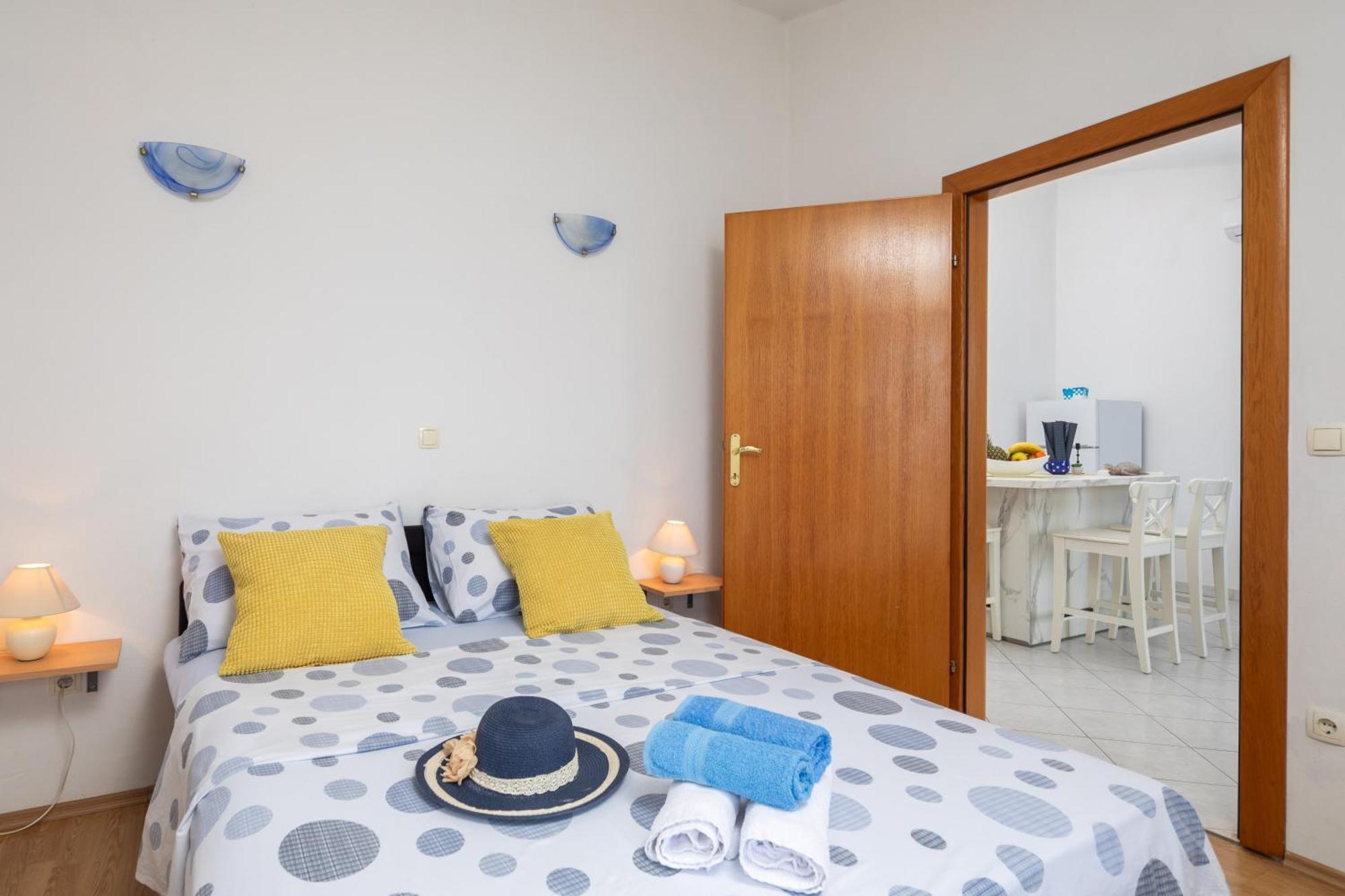 Sky Way Apartments Дуги Рат Екстериор снимка