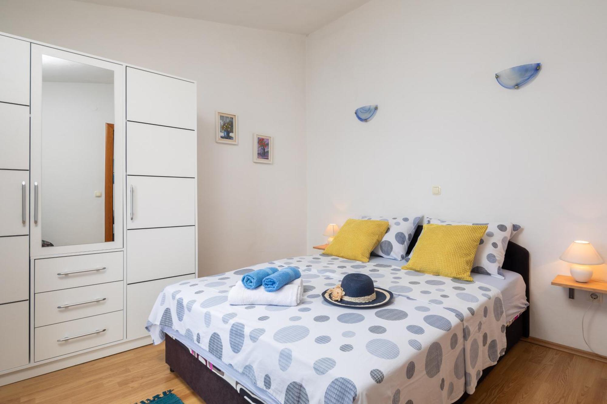 Sky Way Apartments Дуги Рат Екстериор снимка
