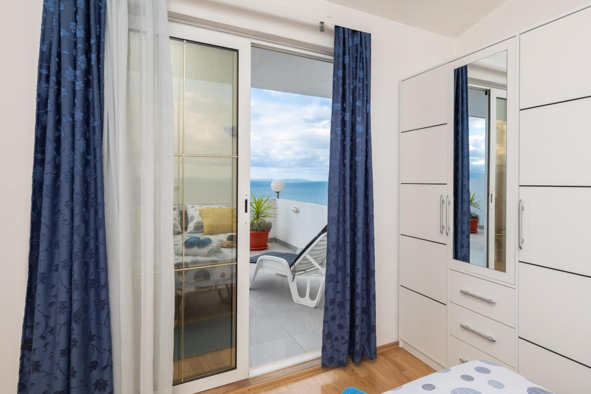 Sky Way Apartments Дуги Рат Екстериор снимка
