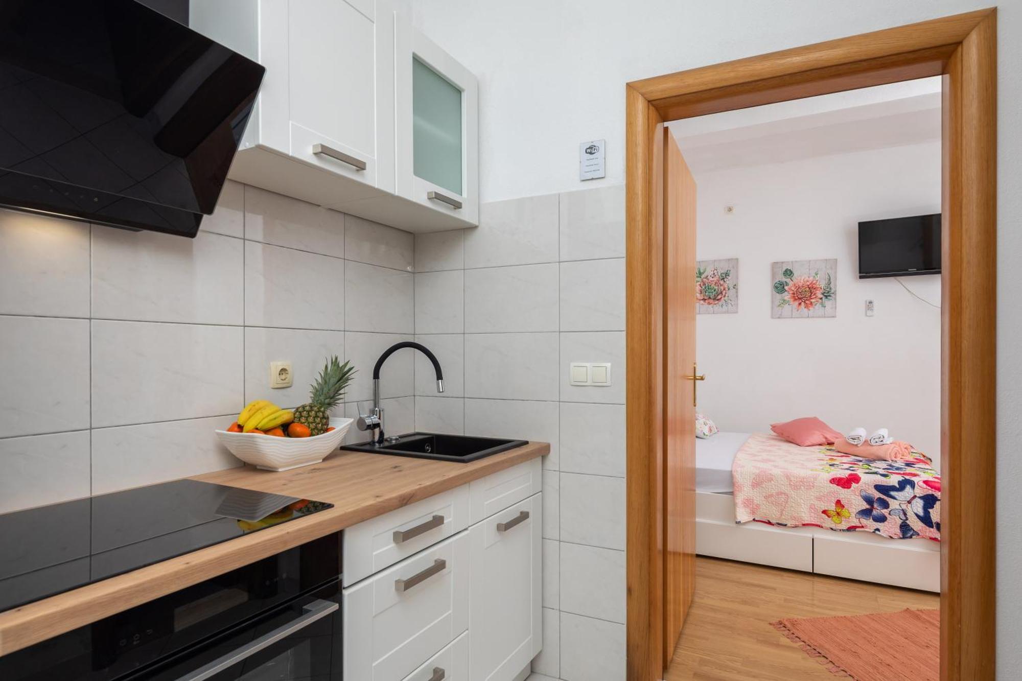 Sky Way Apartments Дуги Рат Екстериор снимка